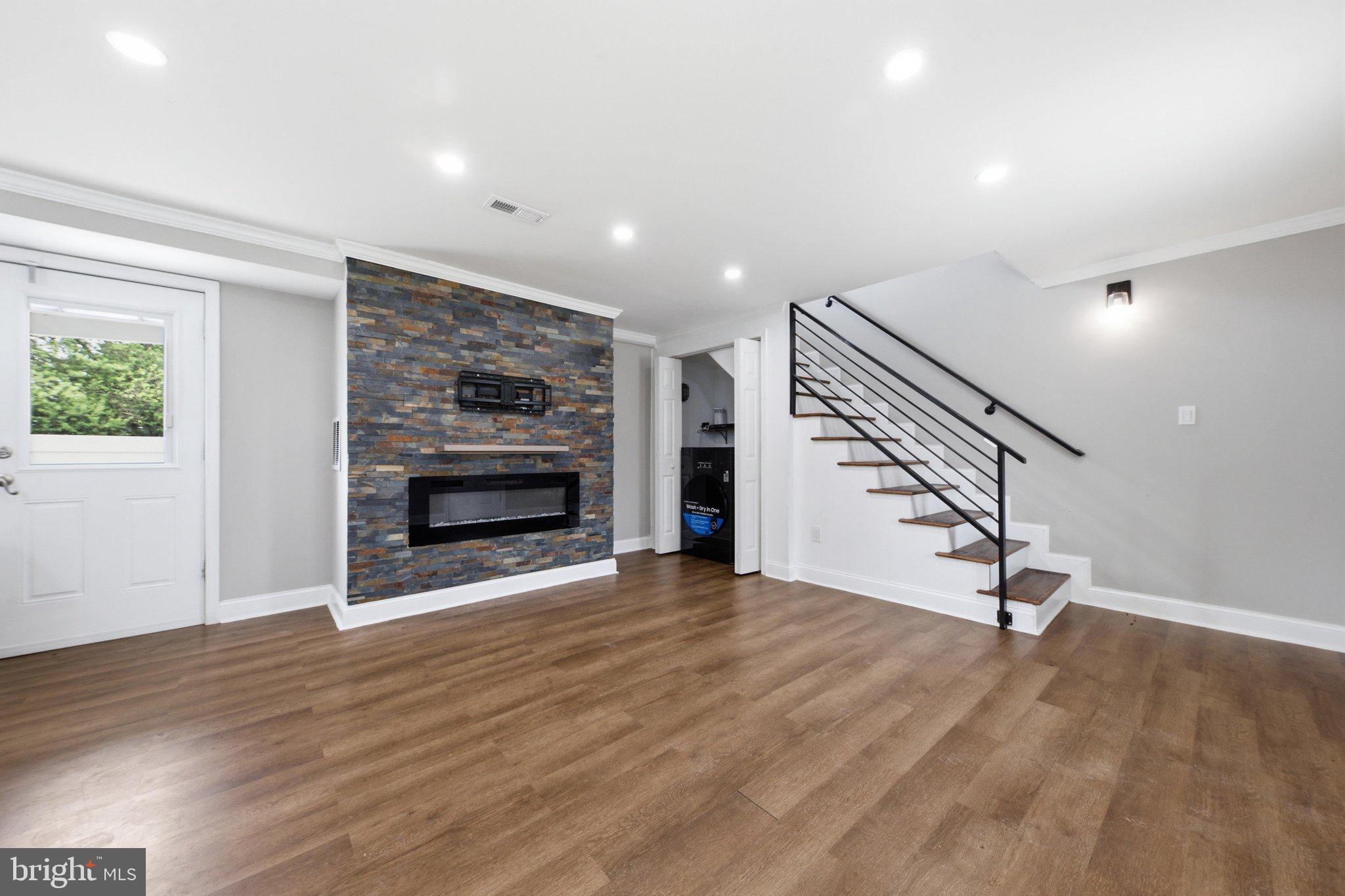 HAYWOOD HEIGHTS - Residential