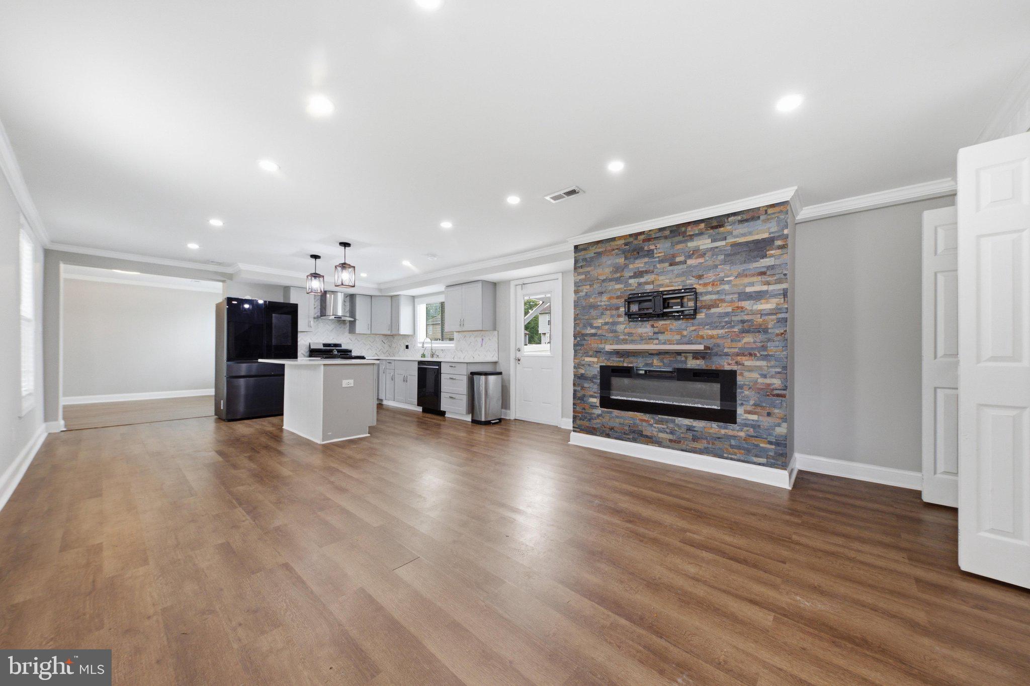 HAYWOOD HEIGHTS - Residential