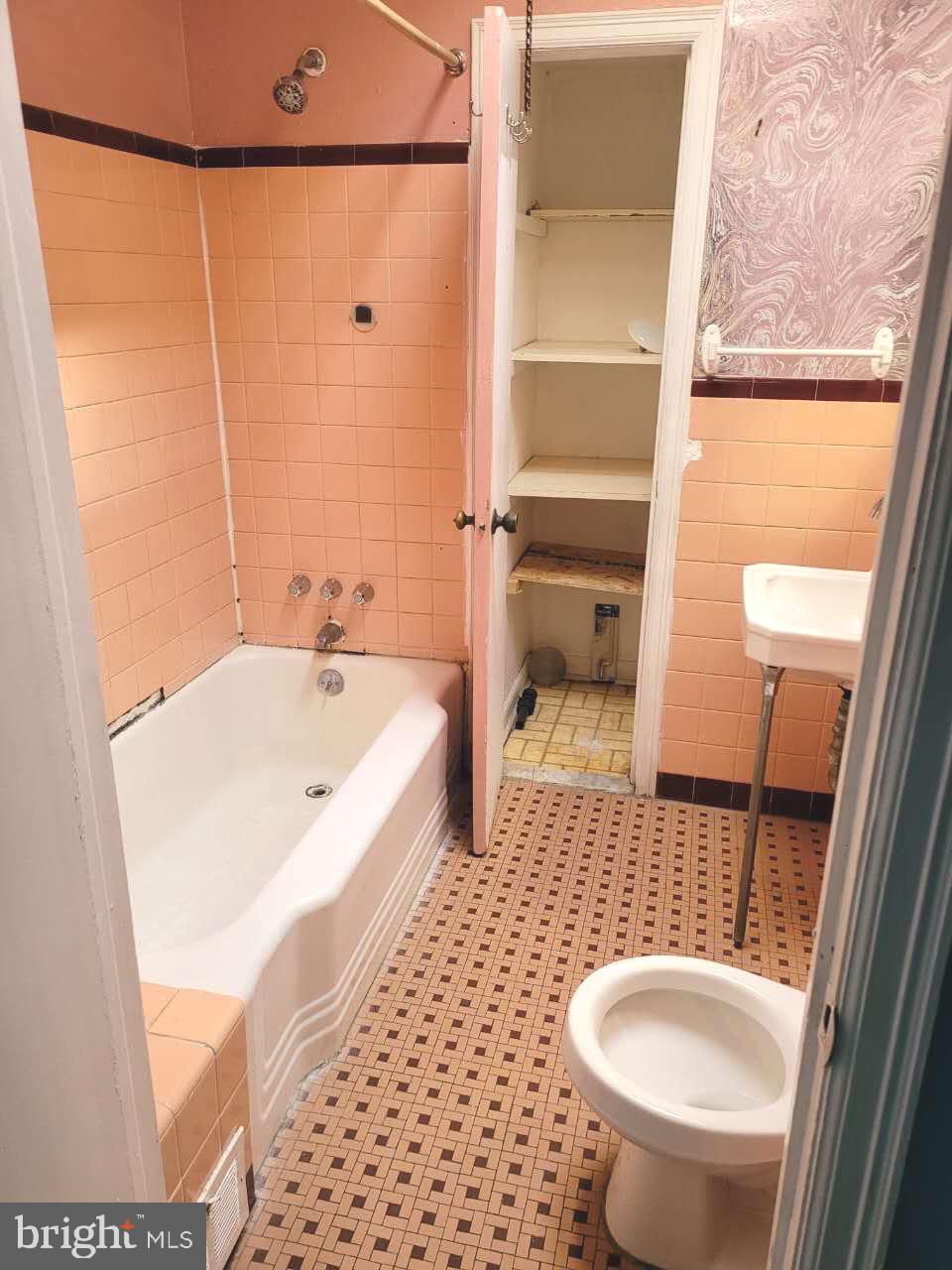 PHILADELPHIA (NORTHEAST) - Residential