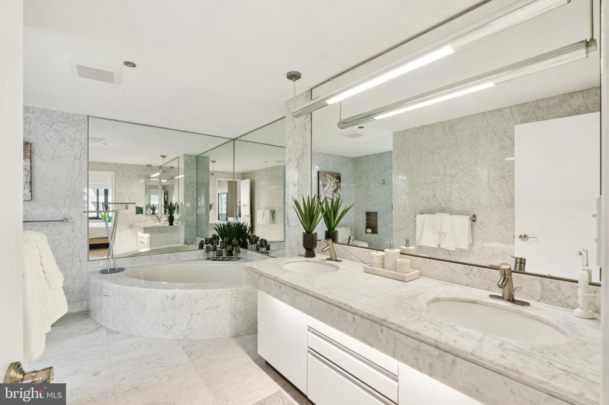 CRYSTAL GATEWAY - Residential