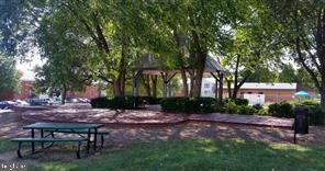 COUNTRY CLUB GREEN - Residential