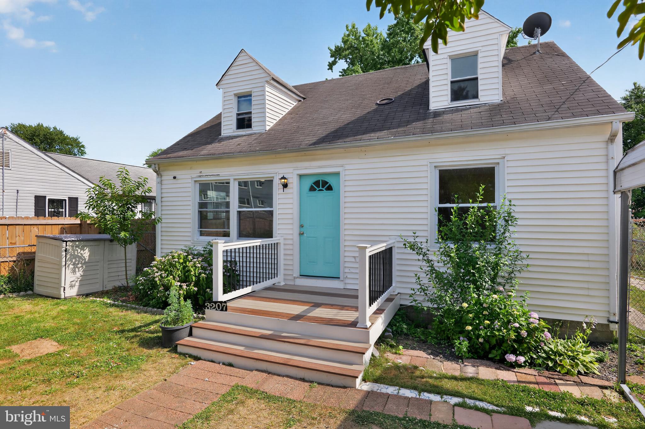 Welcome to this charming 4-bedroom, 2-full-bath home in Hillcrest Heights! Conveniently located near Metro stations, major highways, and just minutes from Washington, DC, making commuting a breeze. Enjoy ample parking for 3+ vehicles and a spacious backyard perfect for summer gatherings, entertaining, or simply relaxing outdoors. Don't miss this fantastic opportunity! 𝗠𝗼𝗿𝗲 𝗱𝗲𝘁𝗮𝗶𝗹𝘀 𝗰𝗼𝗻𝘁𝗮𝗰𝘁 𝗖𝗼-𝗟𝗶𝘀𝘁𝗲𝗿 Alessandro Grimaldo