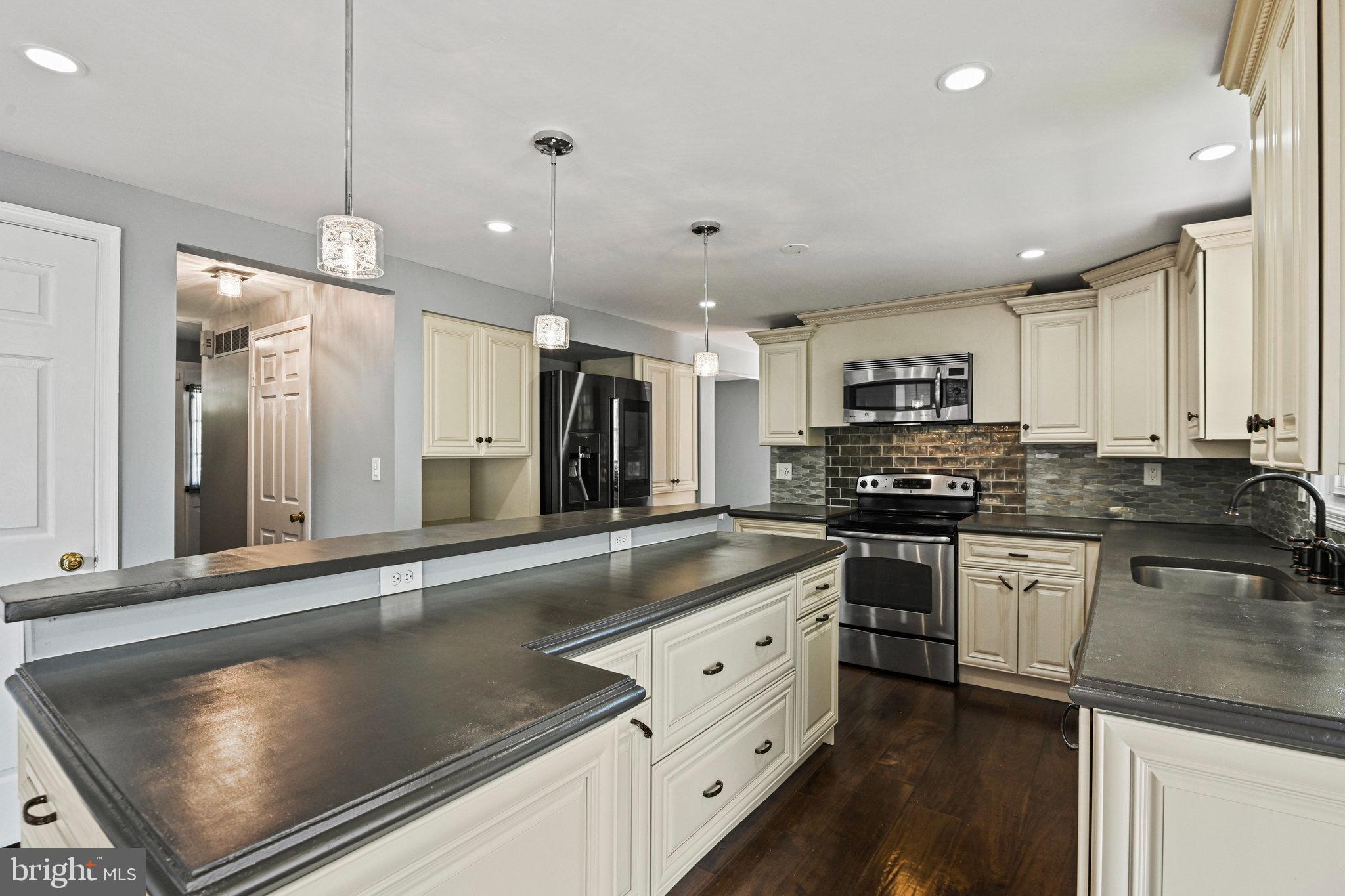 SENECA CHASE - Residential