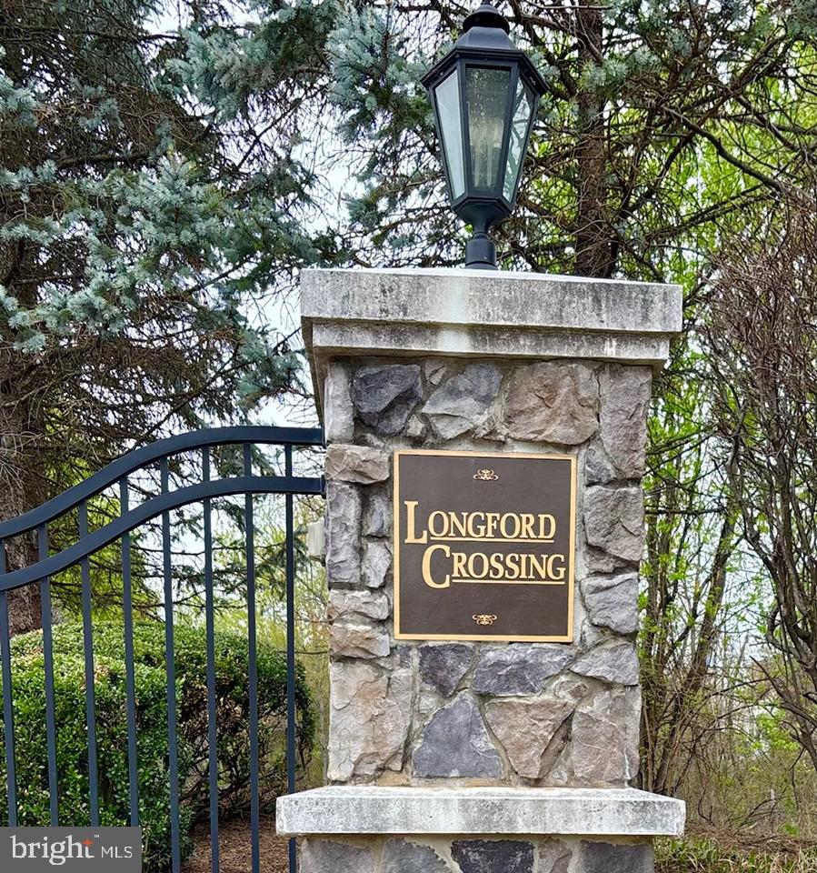 LONGFORD CROSSING - Residential