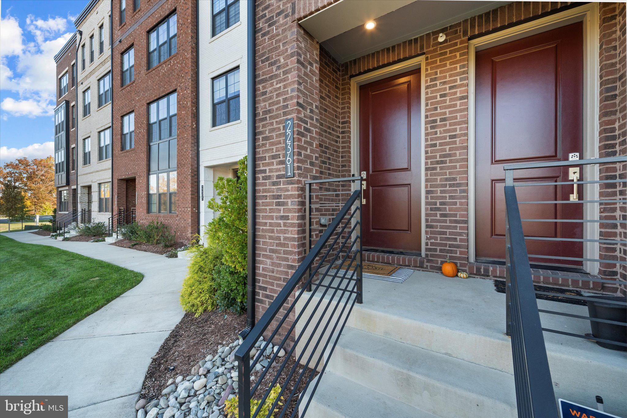 METRO WALK AT MOOREFIELD STATION - Residential