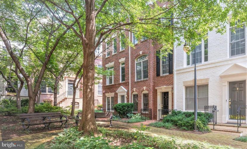 COURTHOUSE HILL - Residential Lease