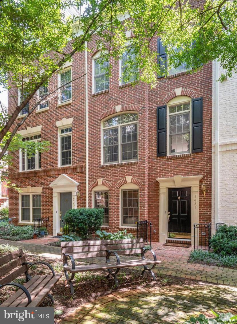 COURTHOUSE HILL - Residential Lease