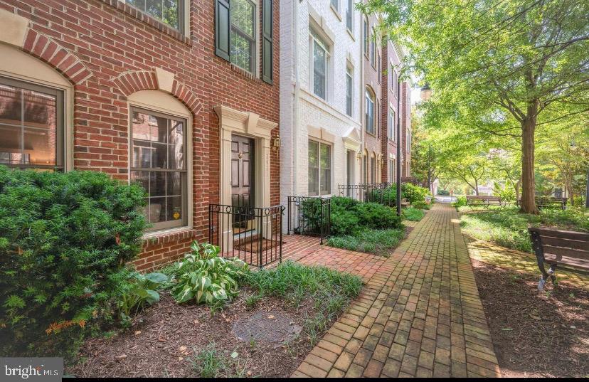 COURTHOUSE HILL - Residential Lease