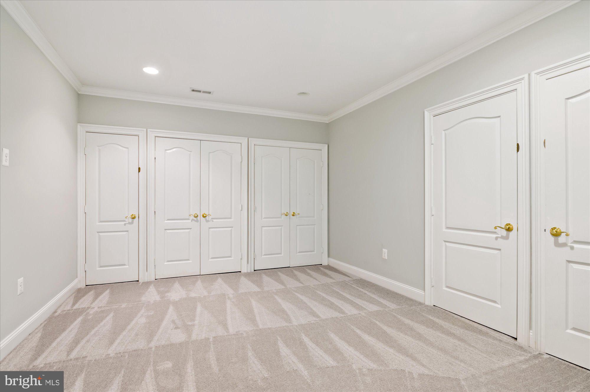 BERKSHIRE OAKWOOD - Residential
