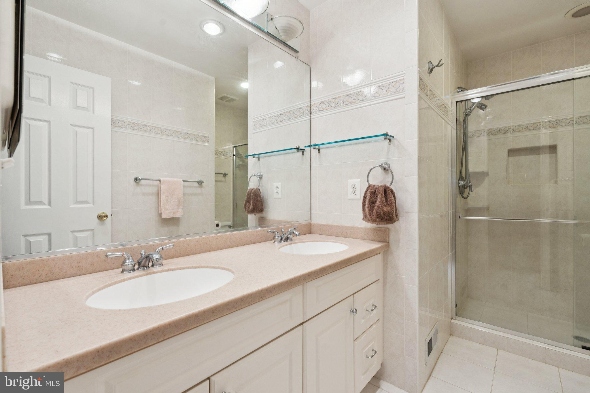 FRANKLIN GLEN - Residential