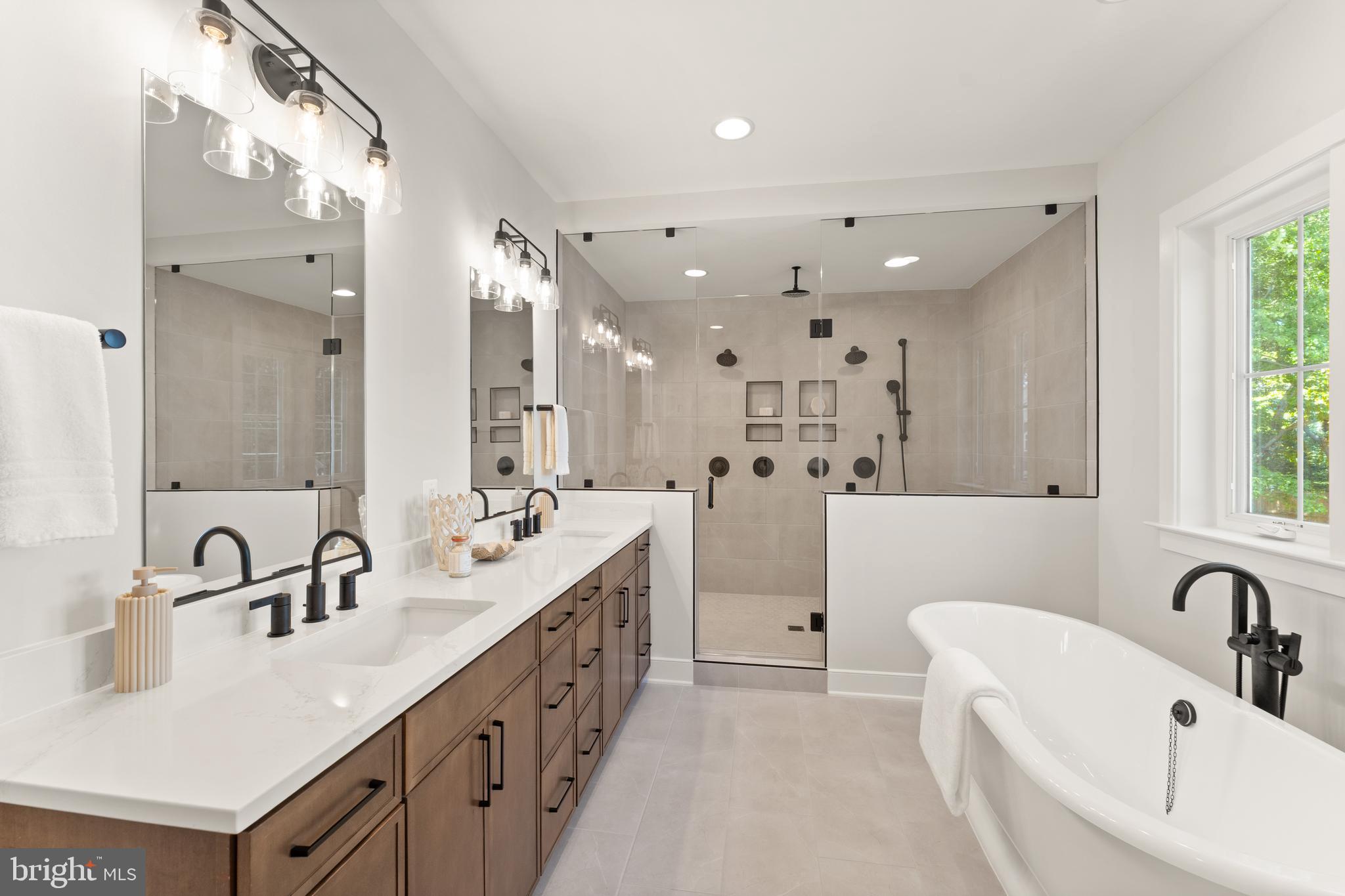VIENNA WOODS - Residential