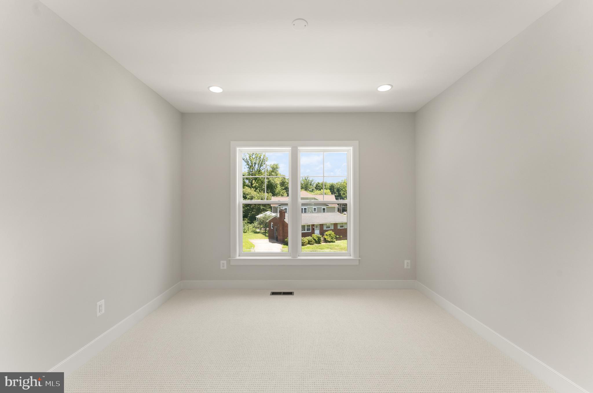 VIENNA WOODS - Residential