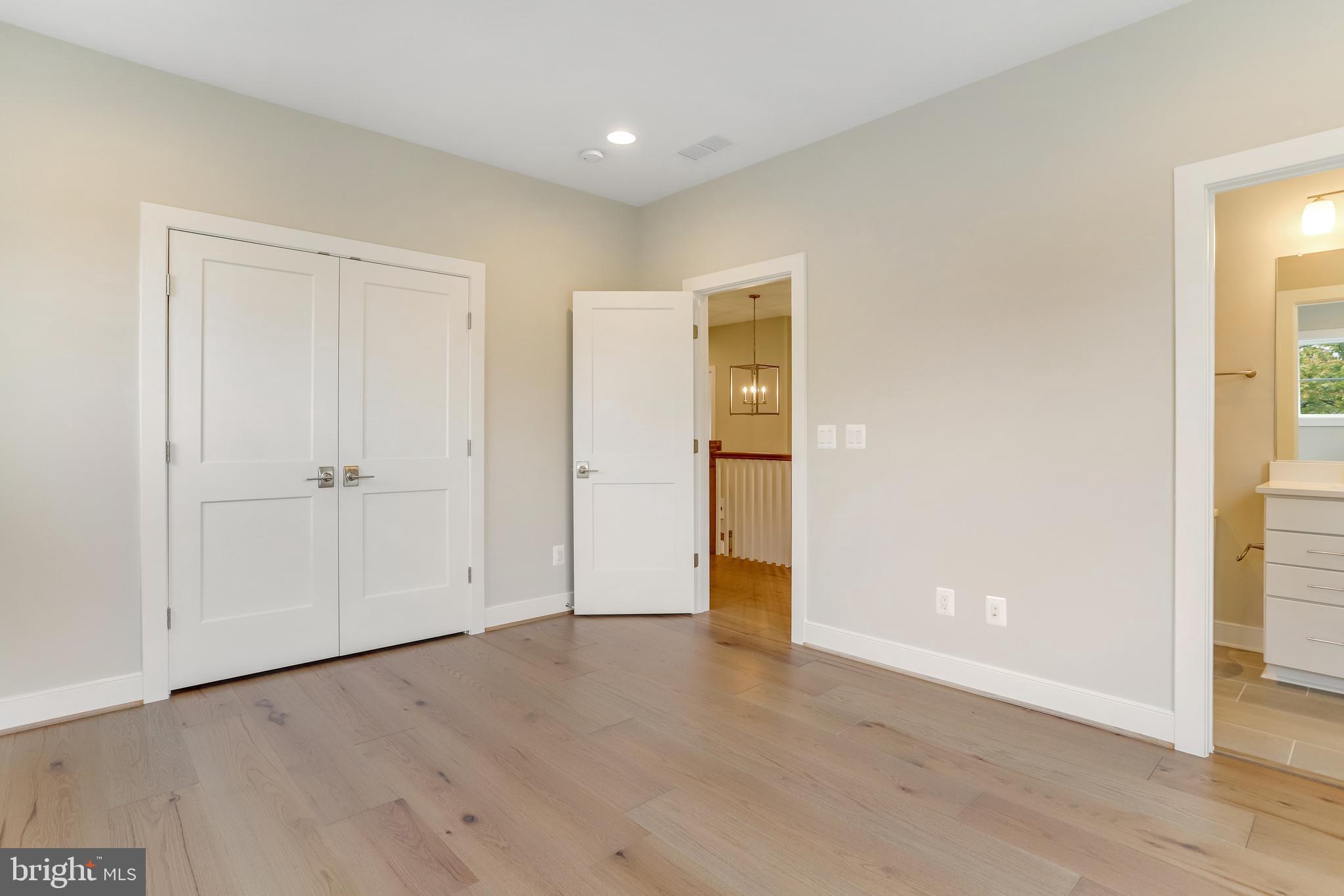 VIENNA WOODS - Residential