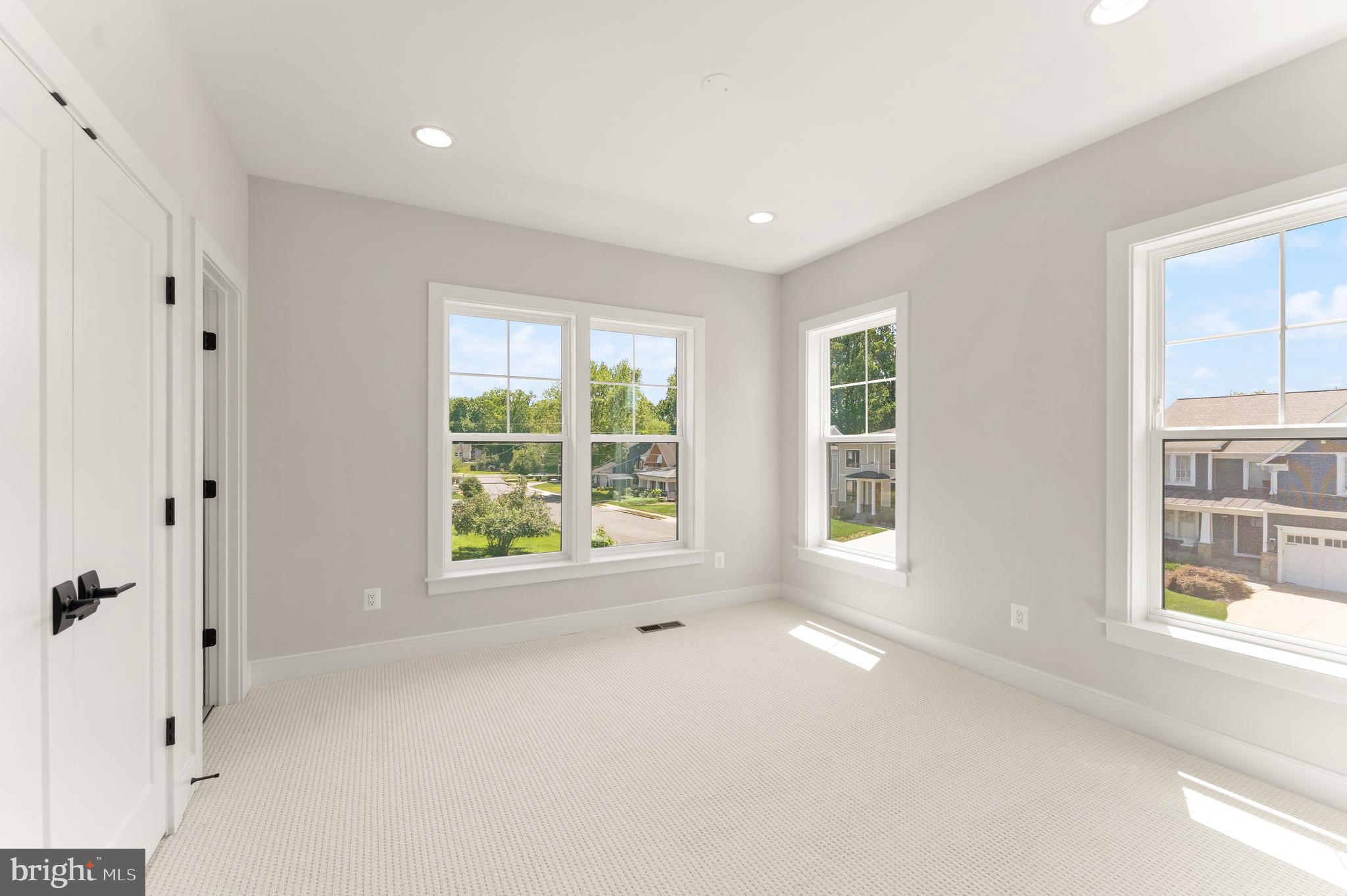 VIENNA WOODS - Residential