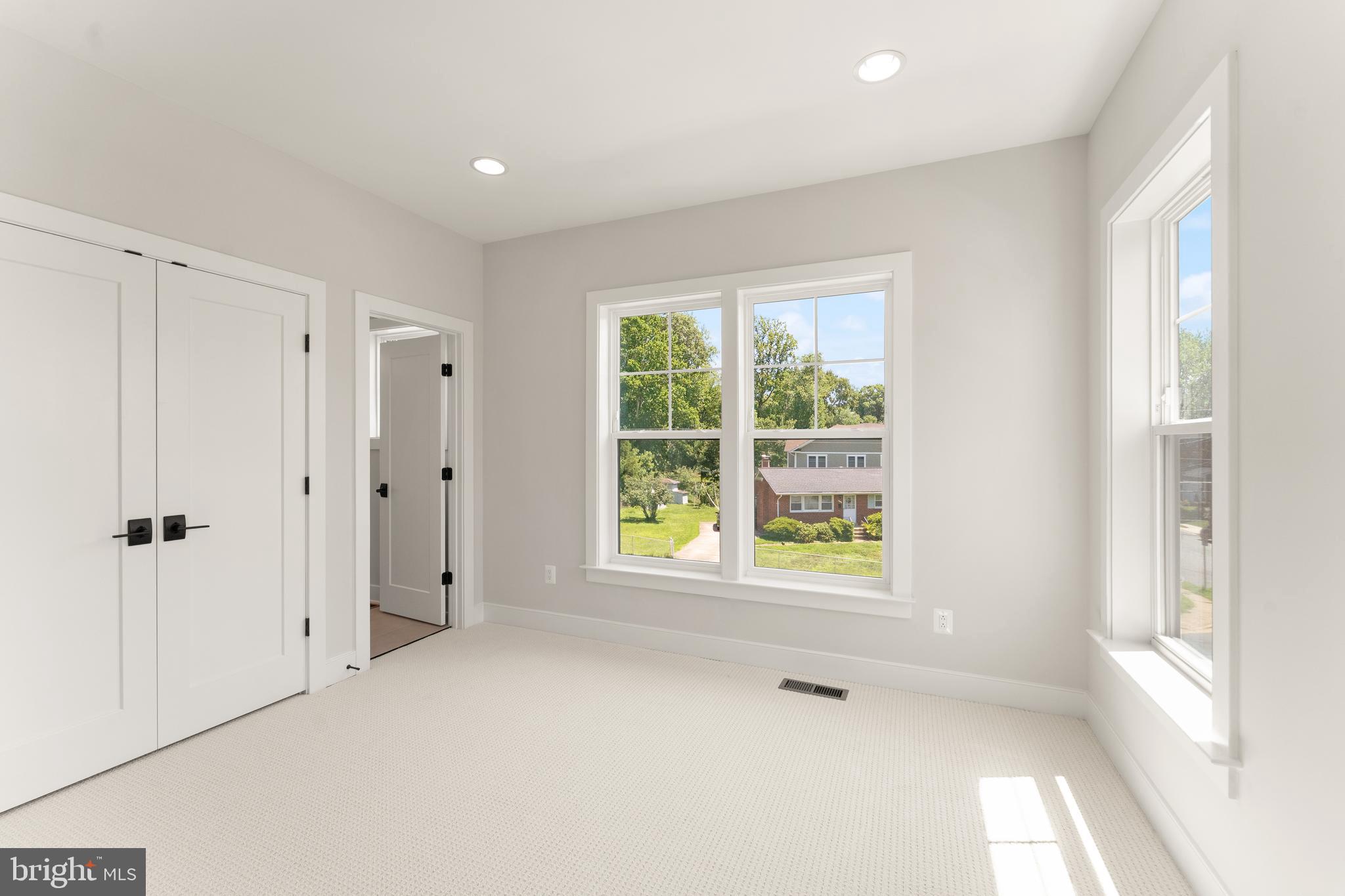 VIENNA WOODS - Residential
