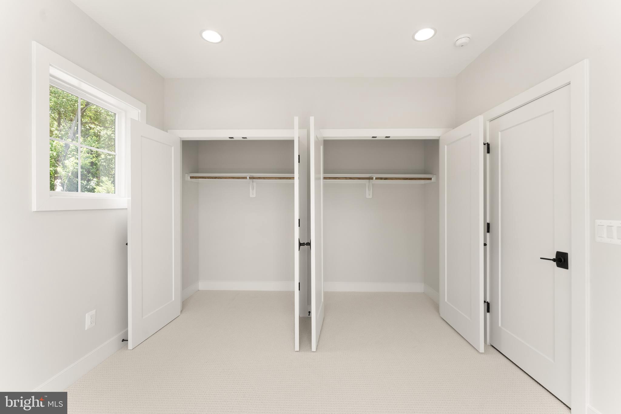 VIENNA WOODS - Residential
