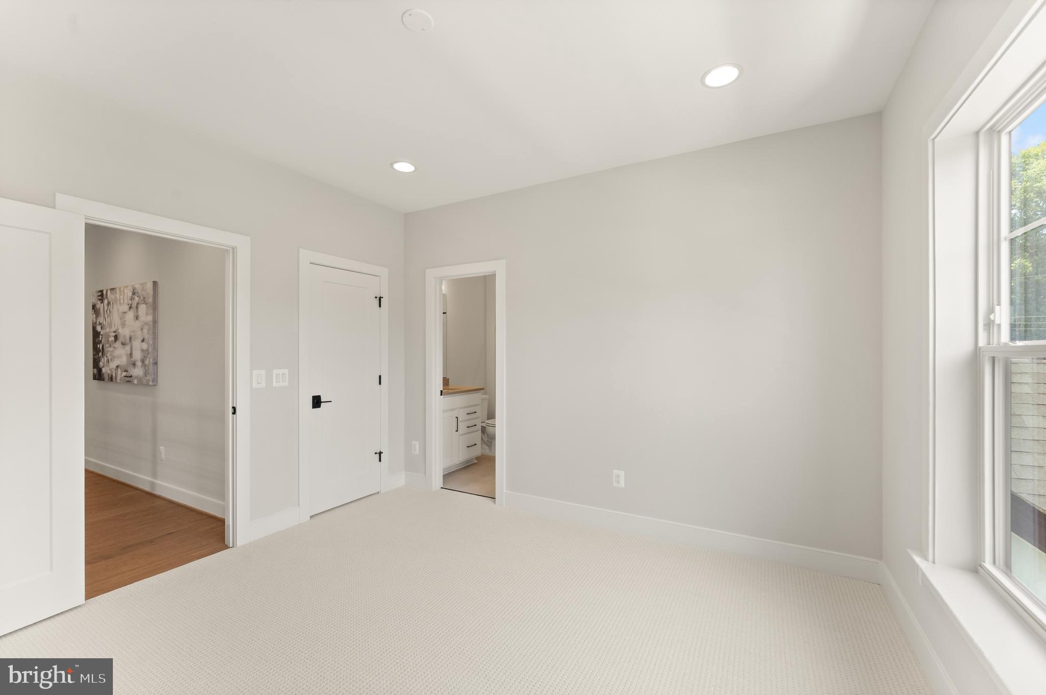 VIENNA WOODS - Residential