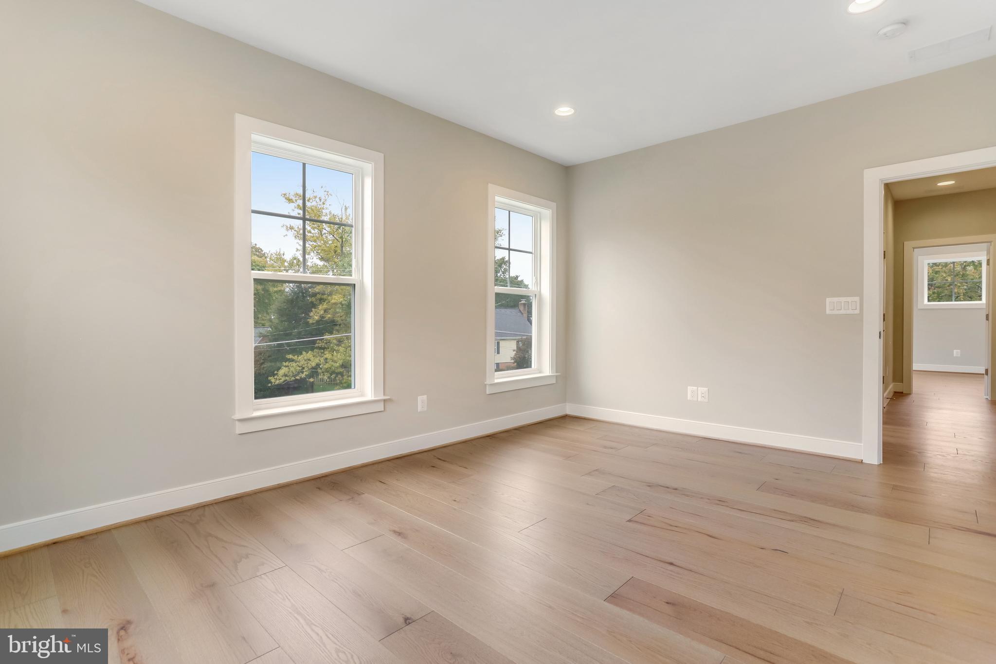 VIENNA WOODS - Residential