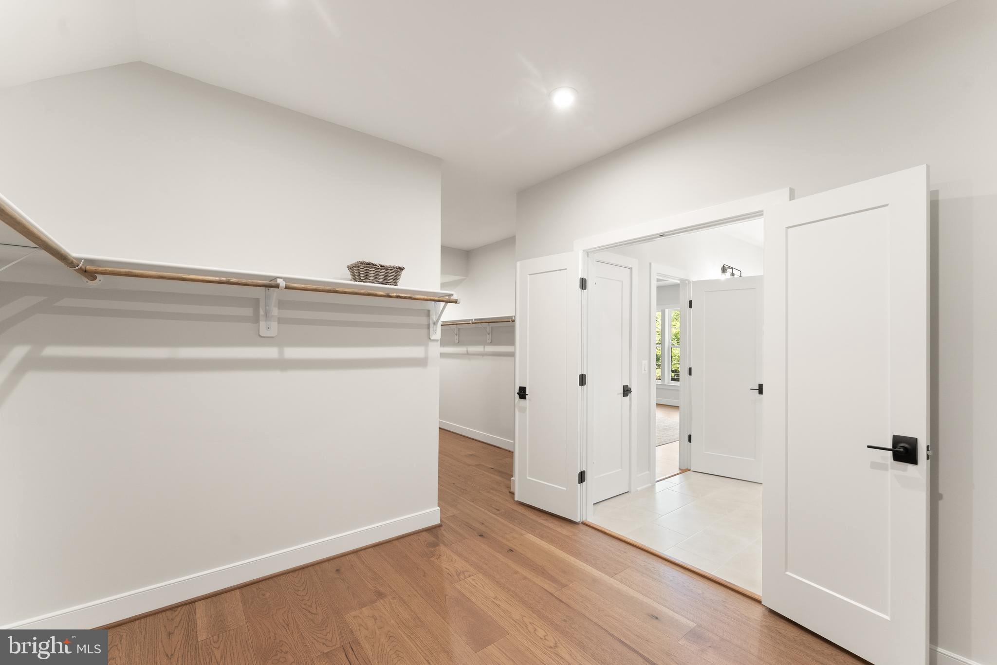 VIENNA WOODS - Residential