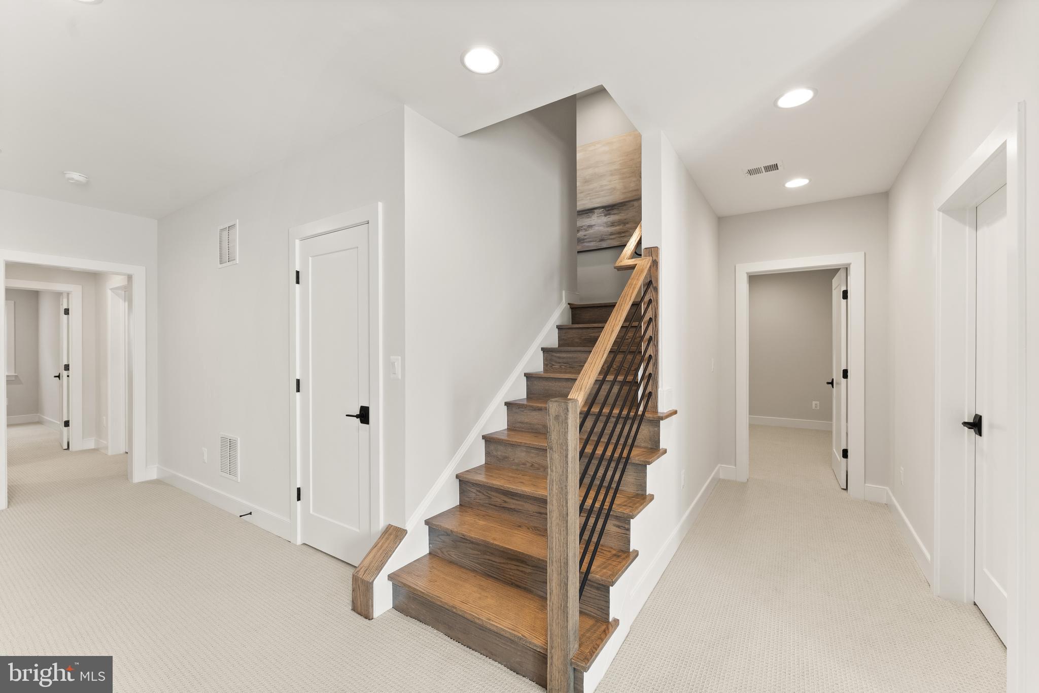 VIENNA WOODS - Residential