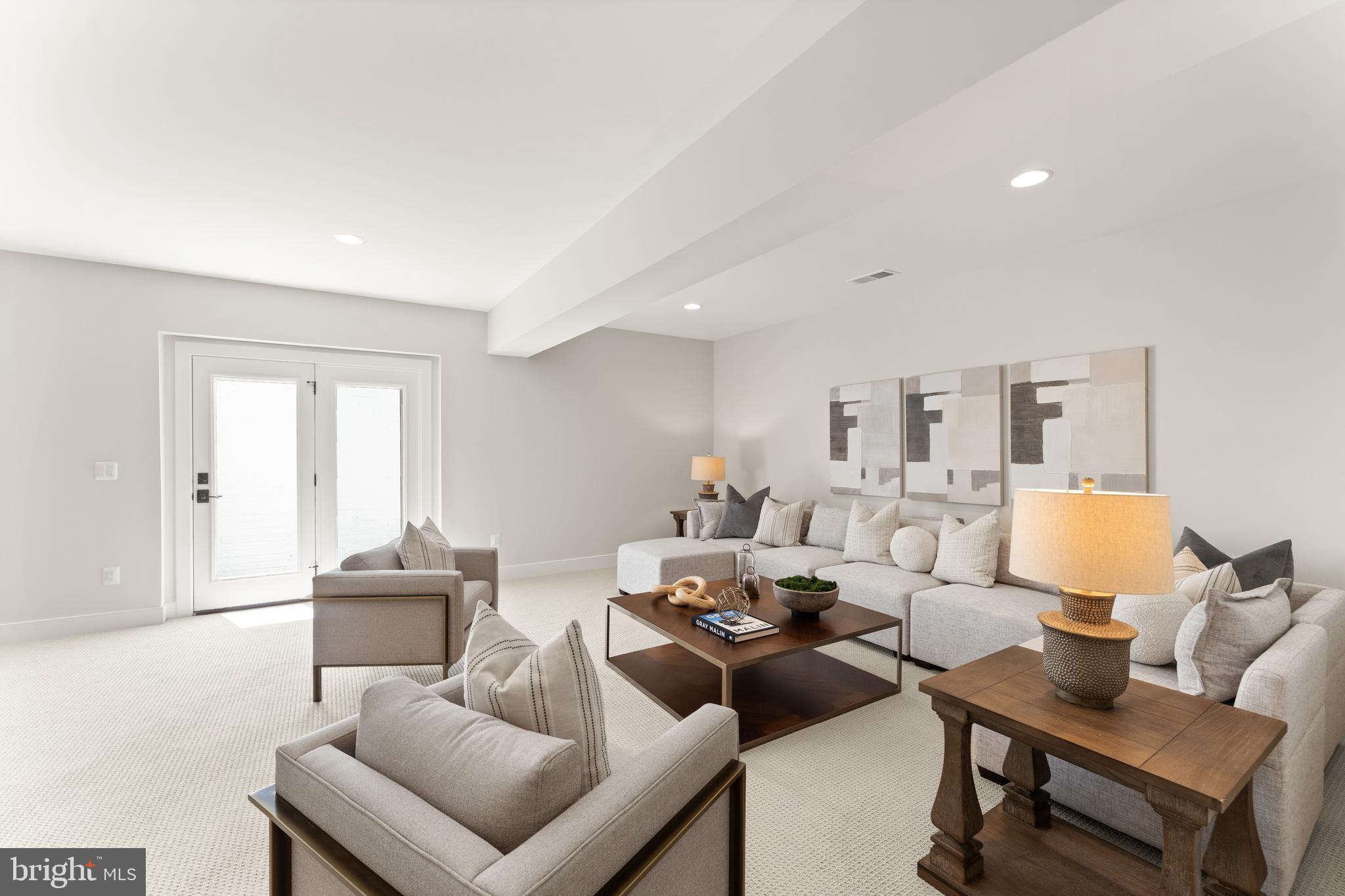 VIENNA WOODS - Residential