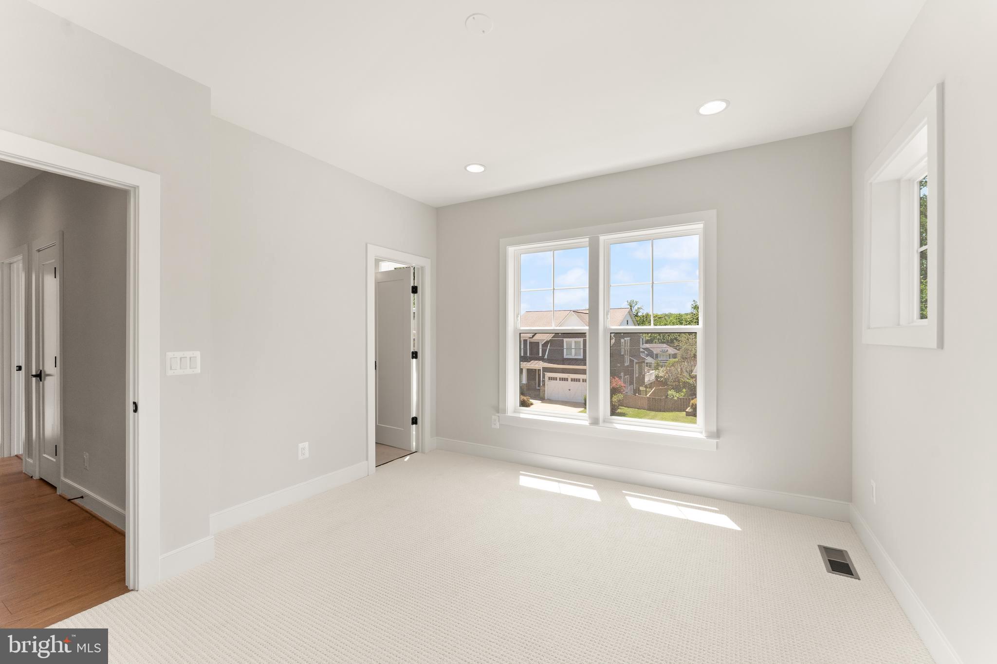 VIENNA WOODS - Residential