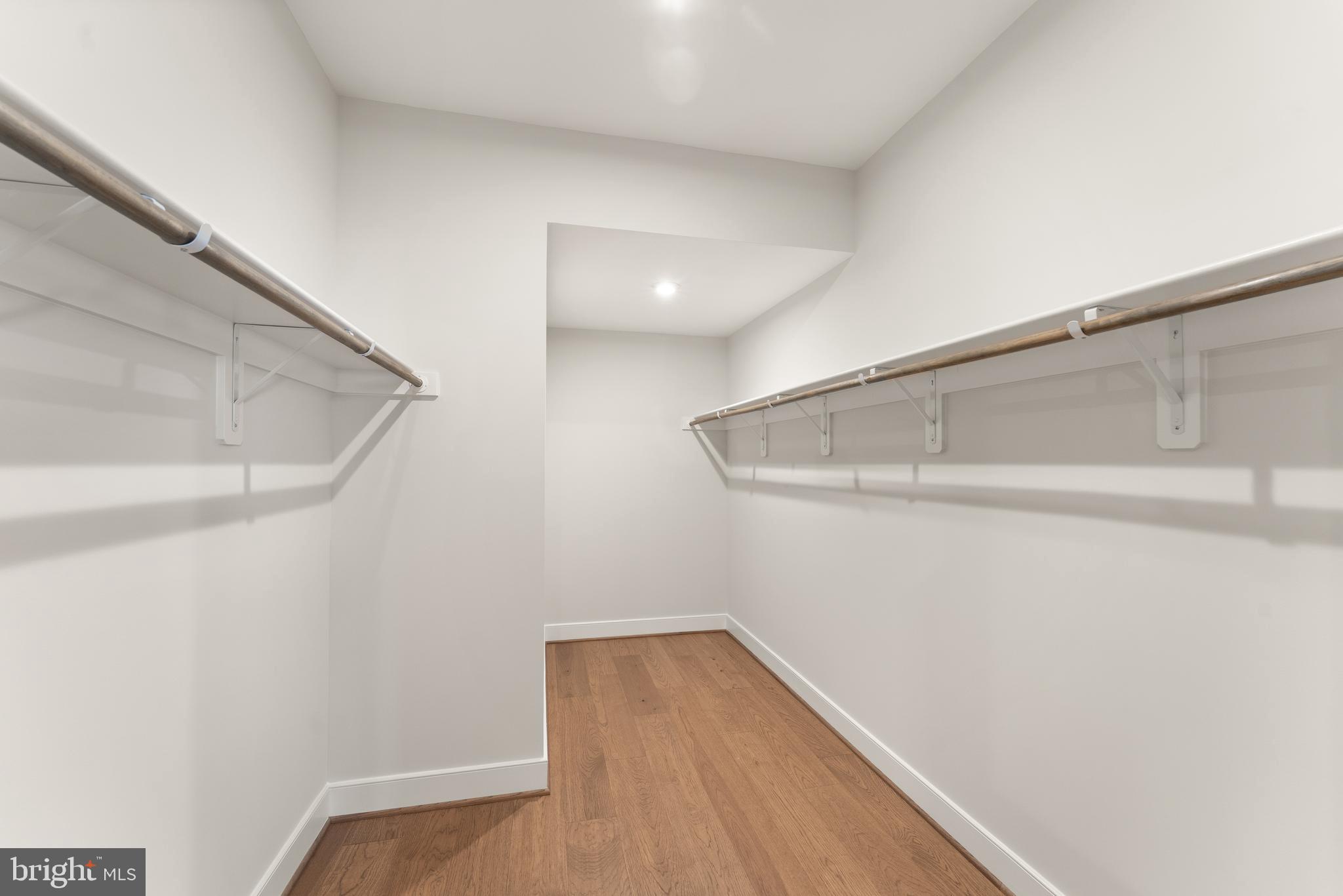 VIENNA WOODS - Residential