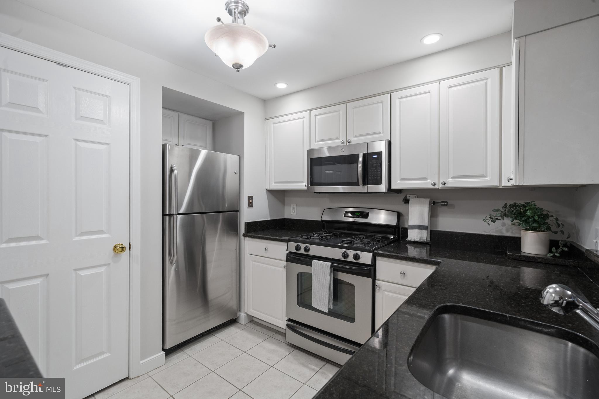 WINDSOR PLAZA - Residential