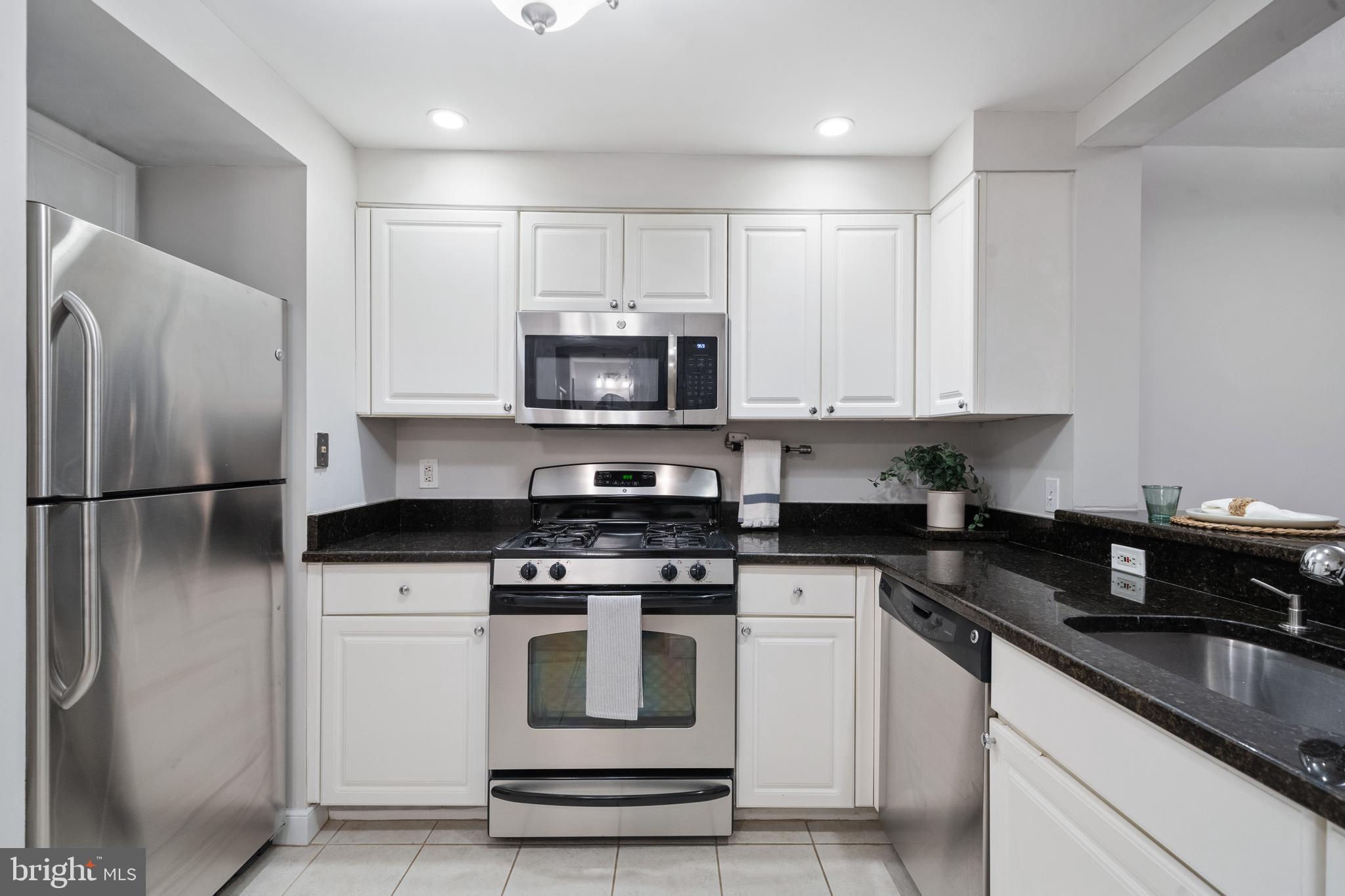 WINDSOR PLAZA - Residential