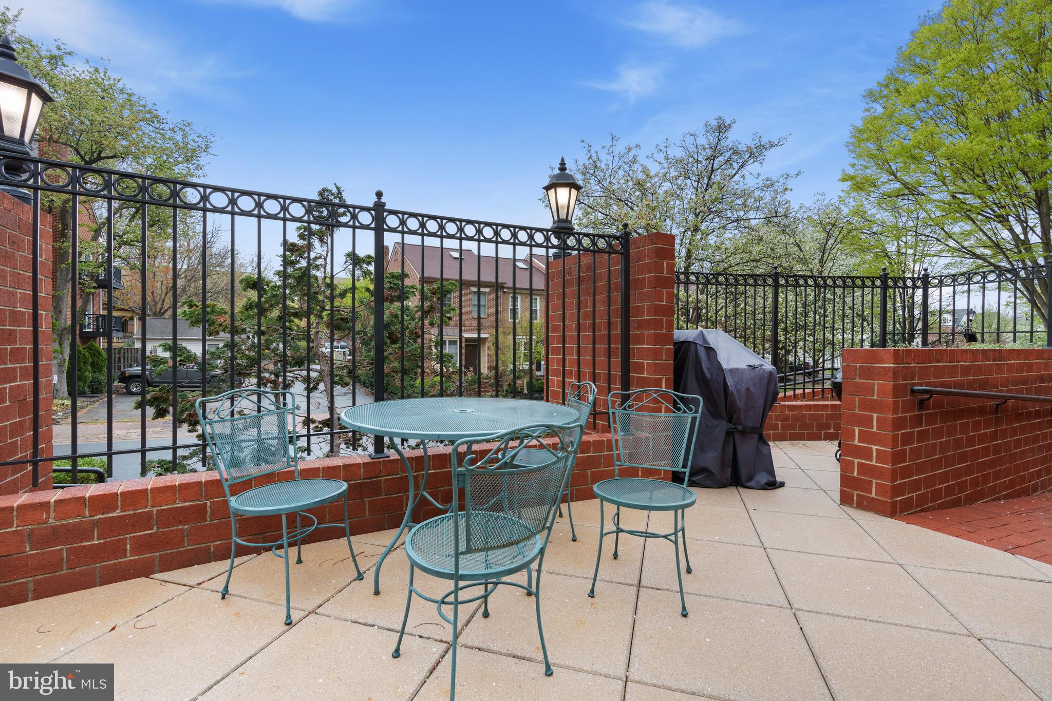 WINDSOR PLAZA - Residential