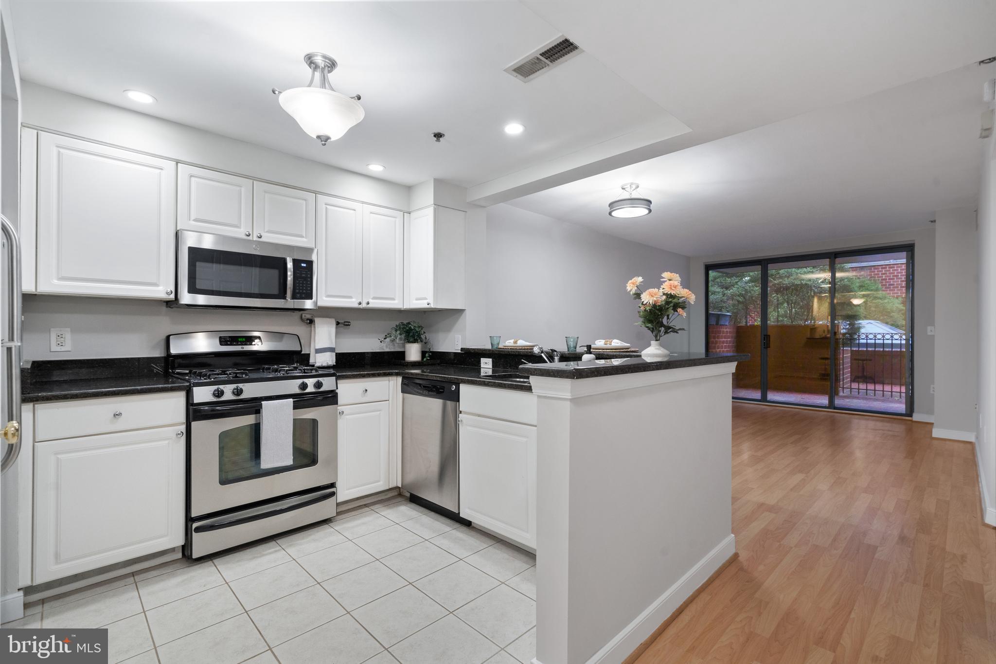 WINDSOR PLAZA - Residential