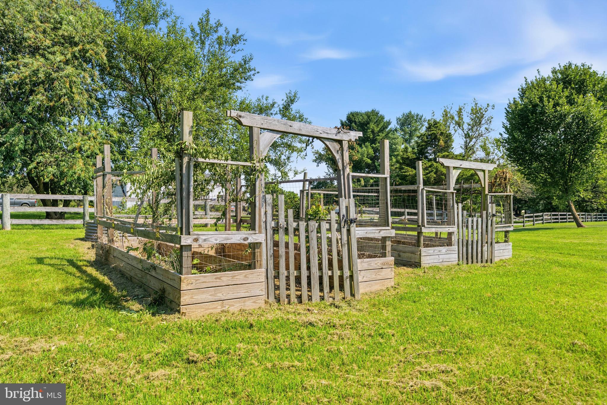 HOLLY RIDGE AT LAWNVALE - Residential
