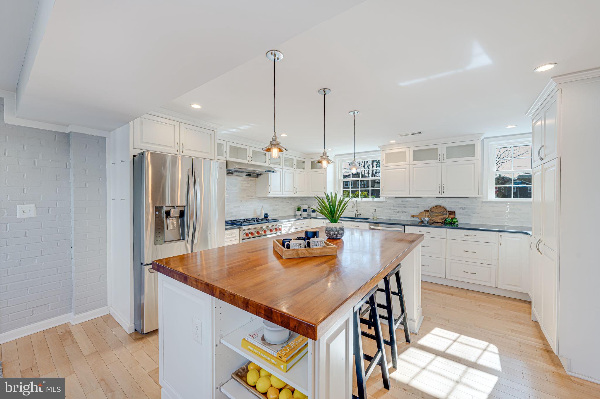 WAYNEWOOD - Residential