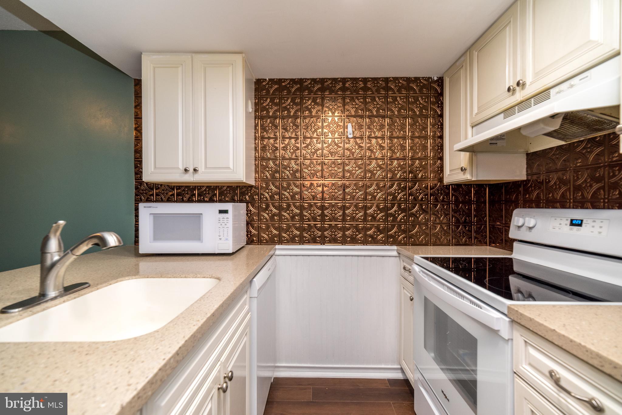 CHATHAM VIL OF TOW - Residential Lease