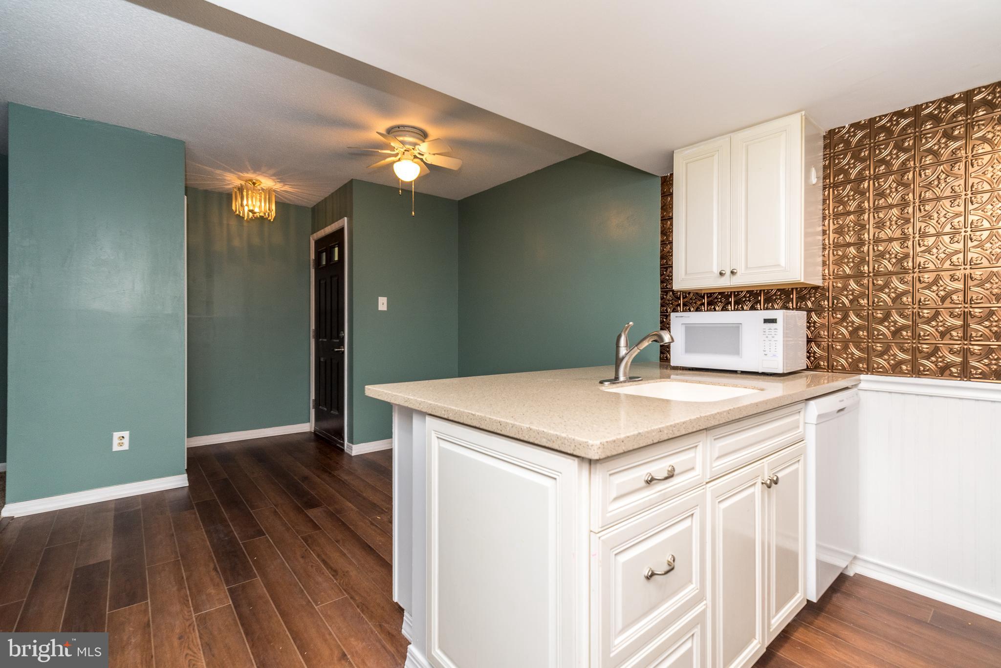 CHATHAM VIL OF TOW - Residential Lease