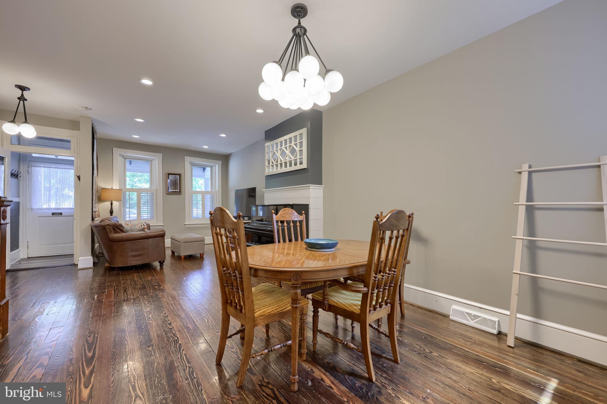 CHESTNUT HILL - Residential