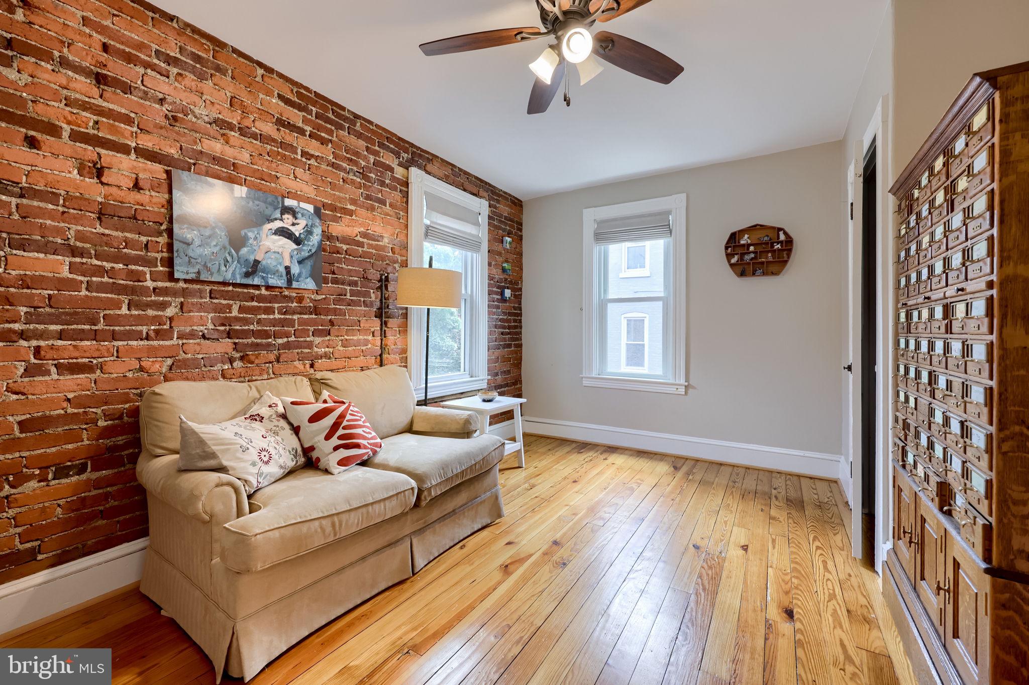 CHESTNUT HILL - Residential