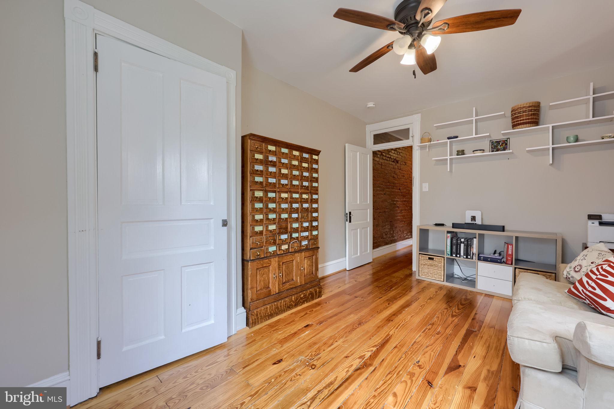 CHESTNUT HILL - Residential