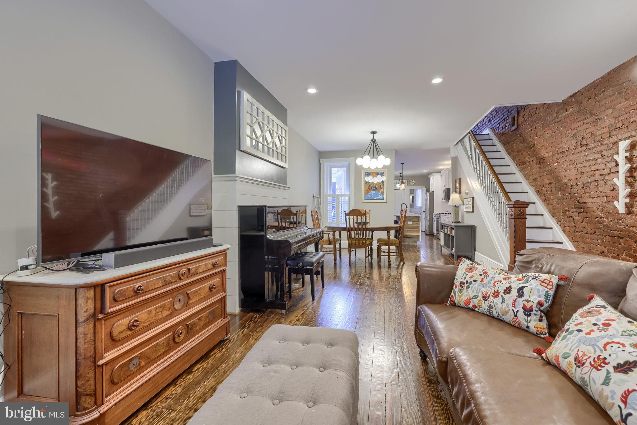 CHESTNUT HILL - Residential