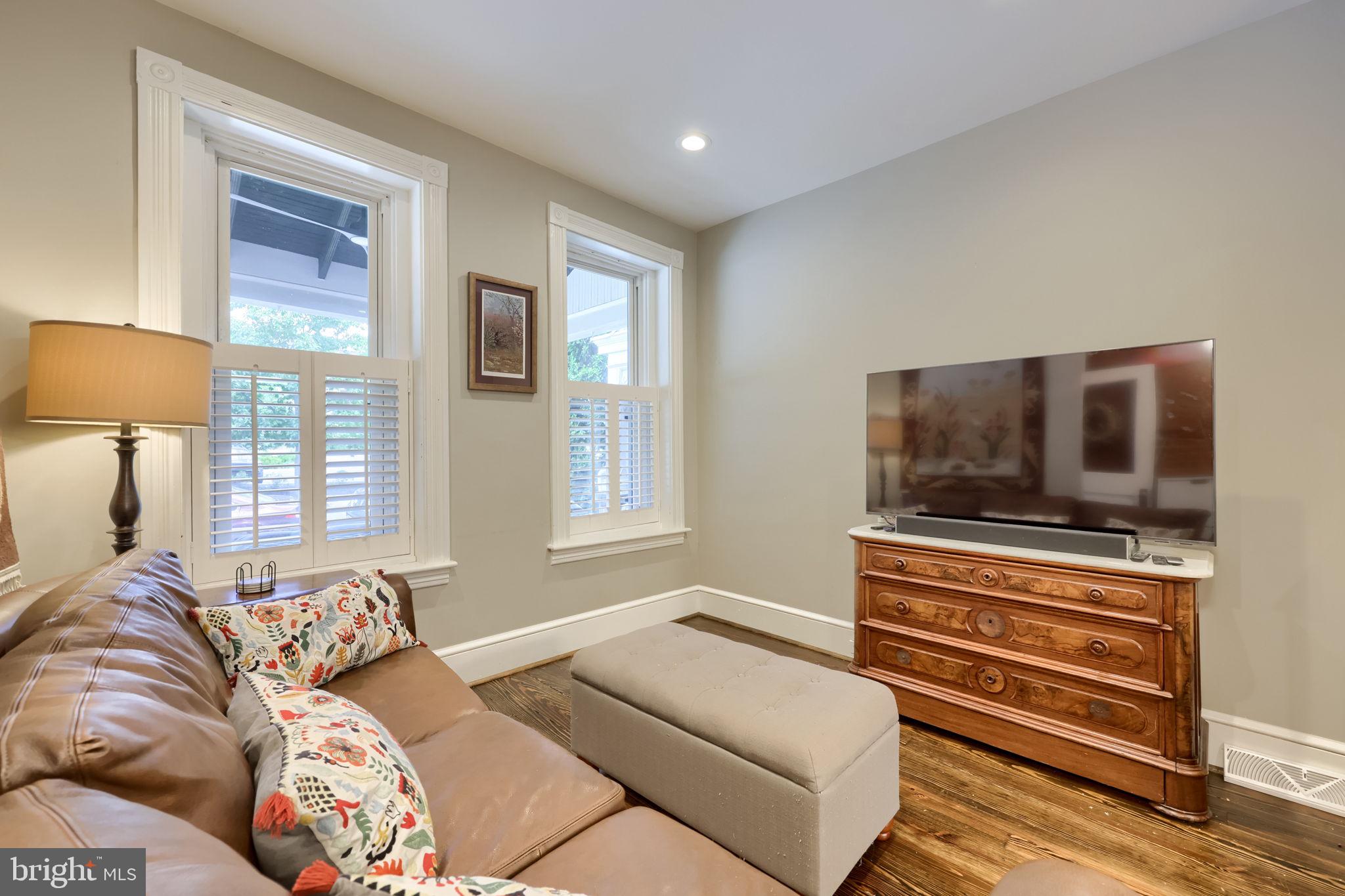 CHESTNUT HILL - Residential