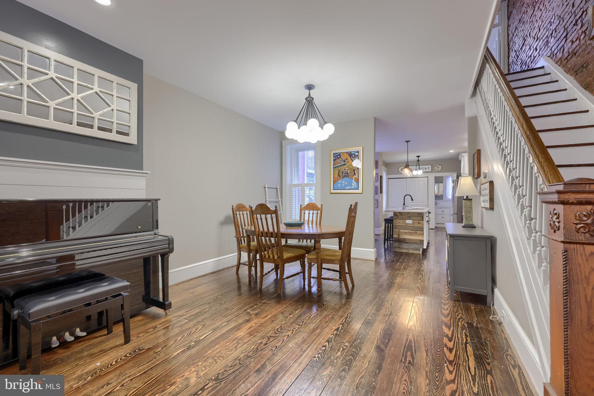 CHESTNUT HILL - Residential
