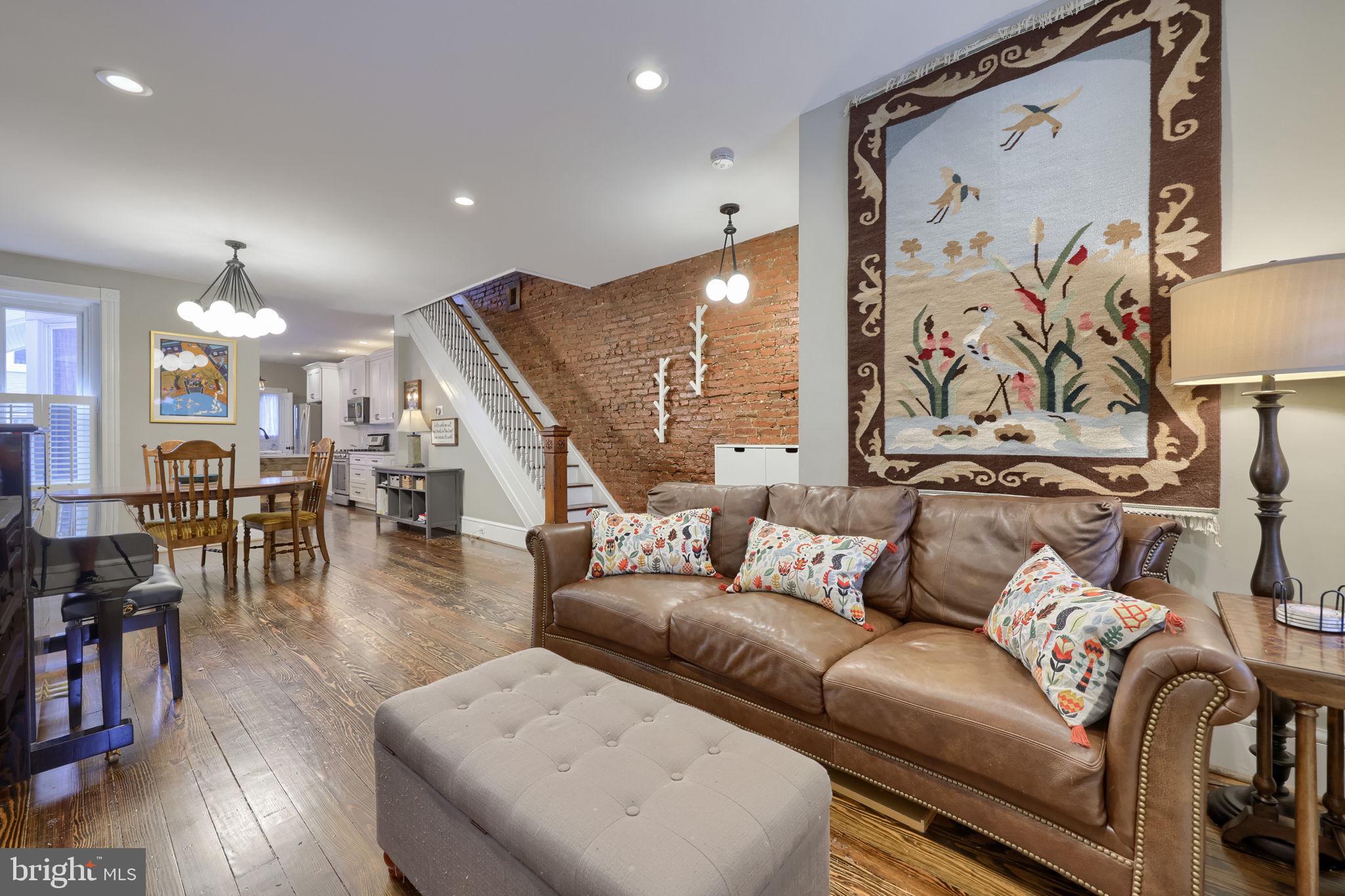 CHESTNUT HILL - Residential