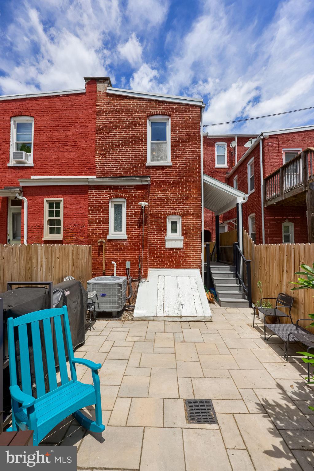 CHESTNUT HILL - Residential