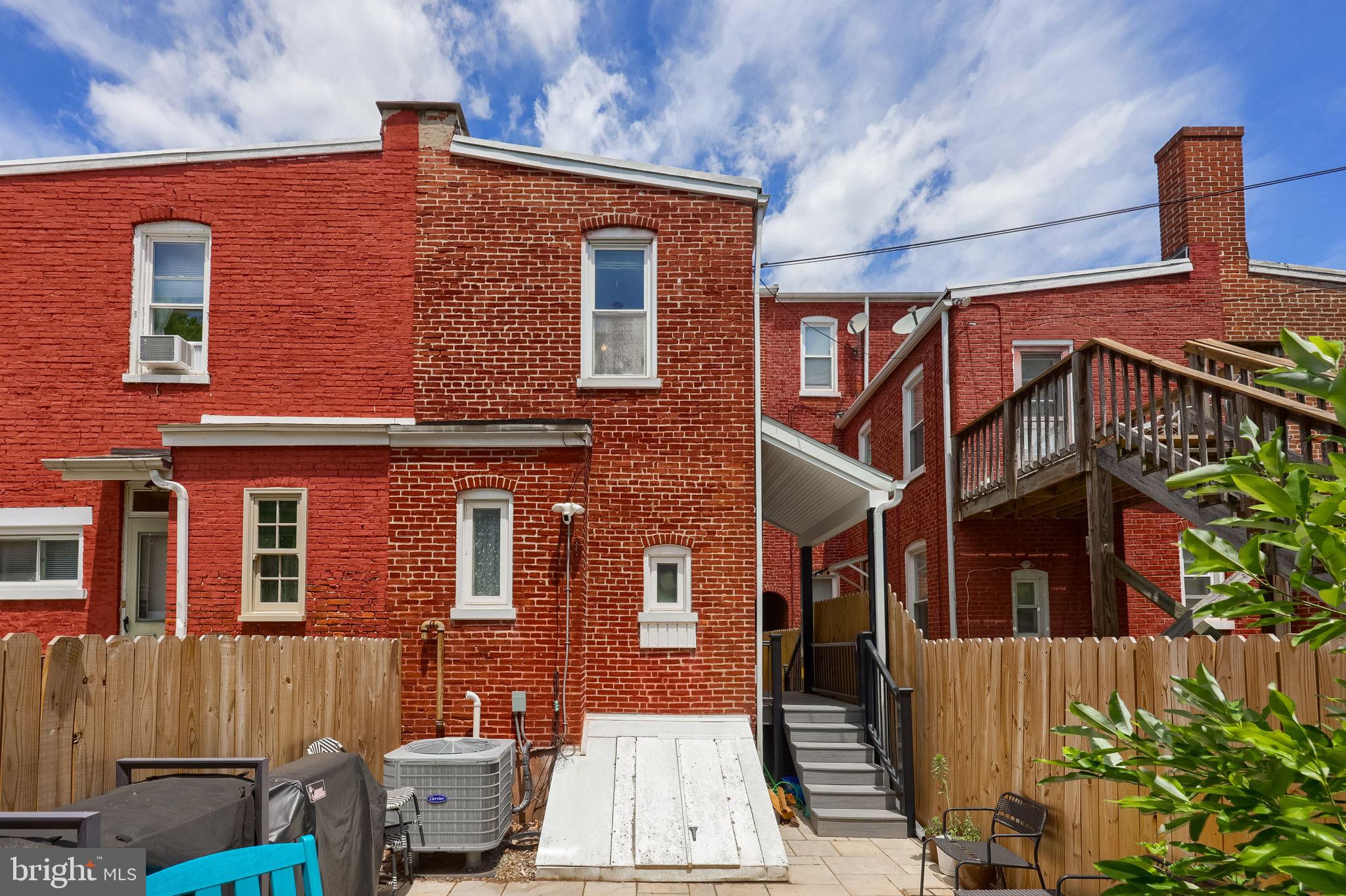 CHESTNUT HILL - Residential