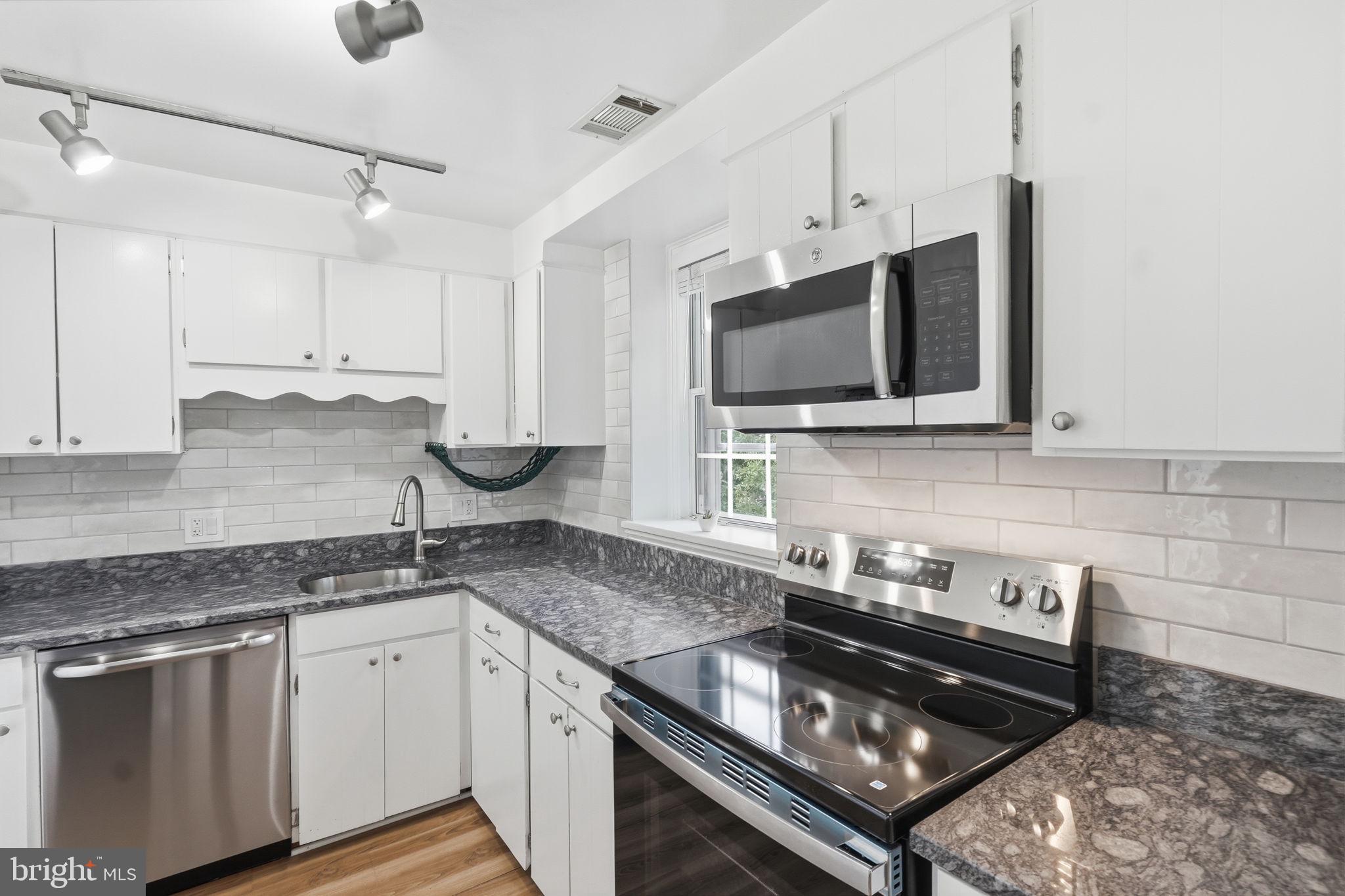 FAIRLINGTON VILLAGES - Residential