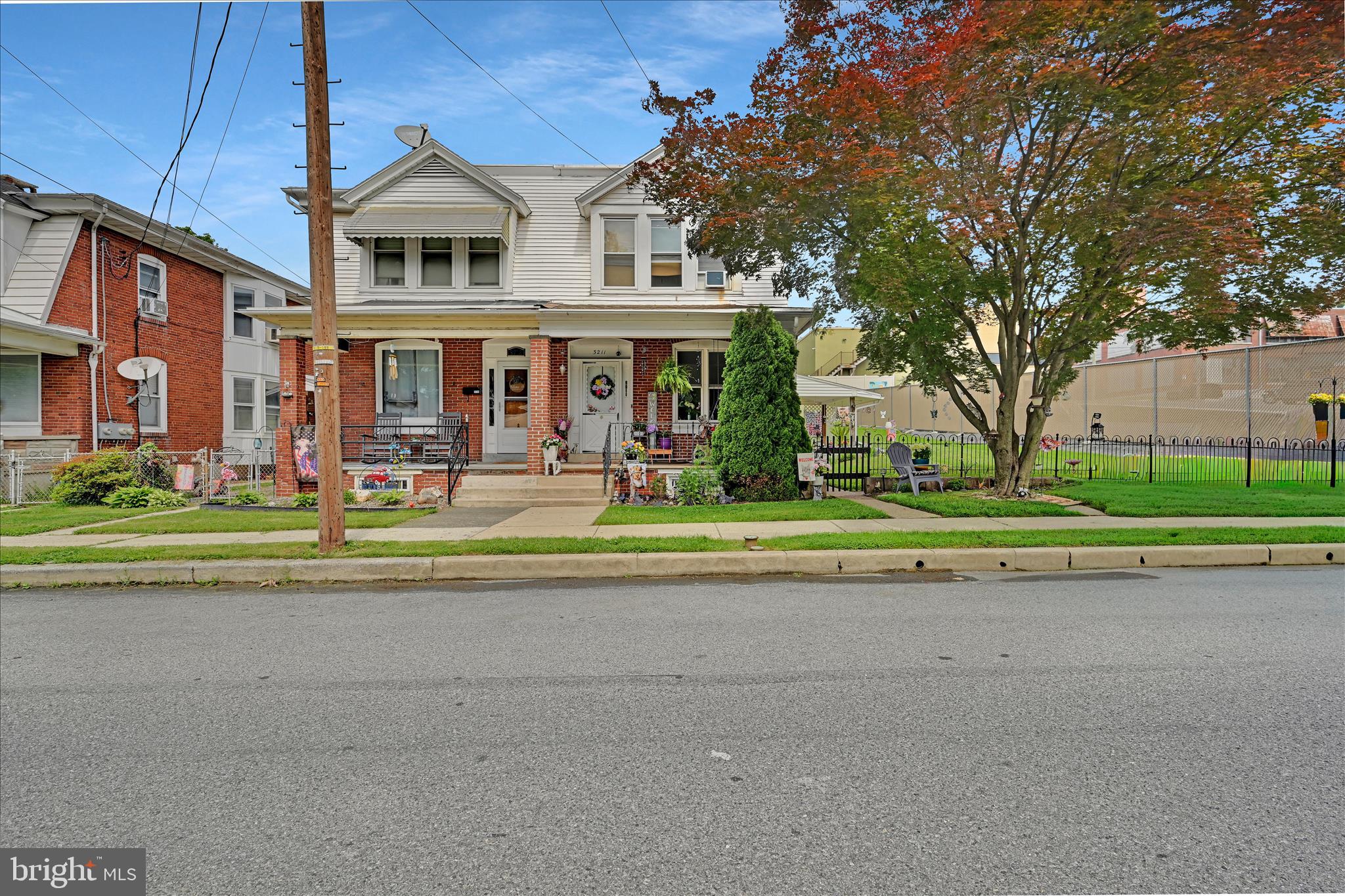 ****Highest and best Monday 6/1 7PM**** Fantastic investment opportunity! This remodeled detached duplex offers a 2 bedroom and 1 bathroom unit, and a 1 bedroom 1 bathroom unit. Featuring high ceilings, curb appeal, a relaxing and spacious covered patio and exceptional maintenance throughout. Located in a quiet area, this property boasts long-term tenants and is a great choice for investors seeking a reliable income stream. Don’t miss your chance to own this well-maintained duplex!