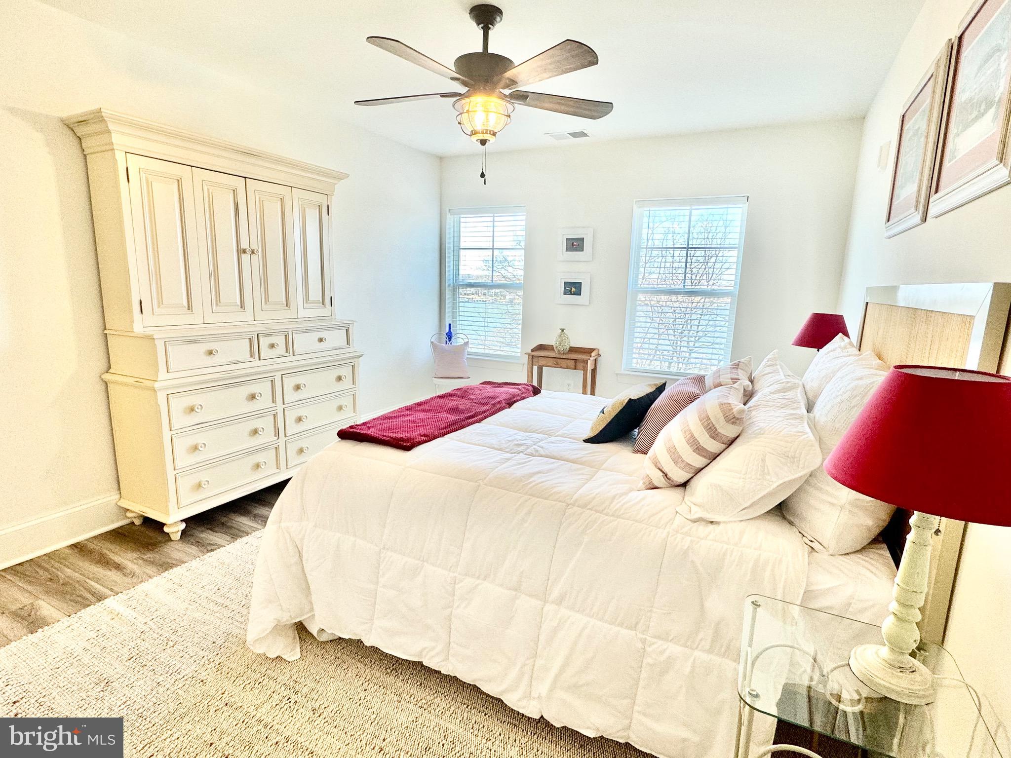 MIDDLE RIVER - Residential