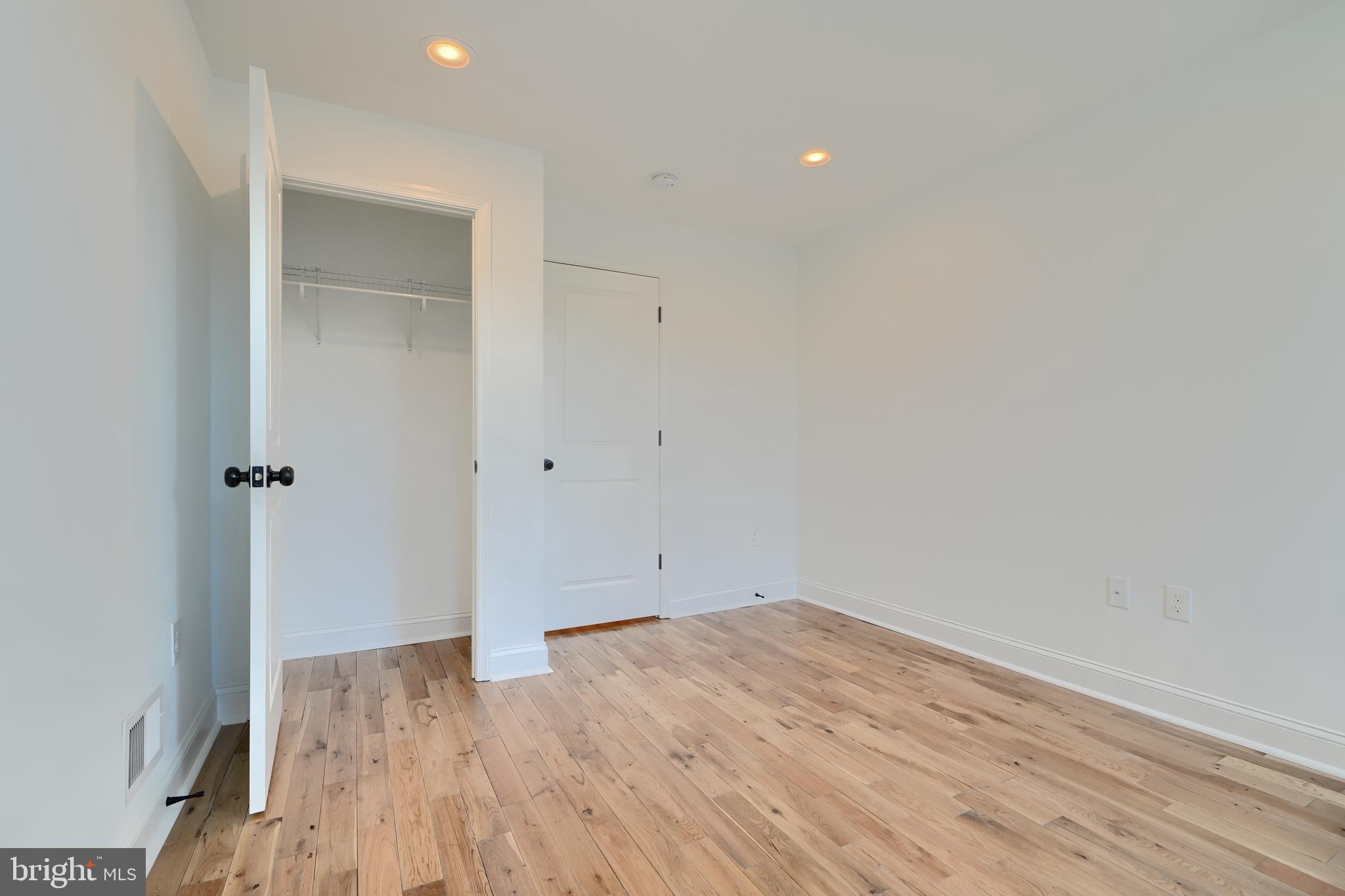 LOCUST POINT - Residential