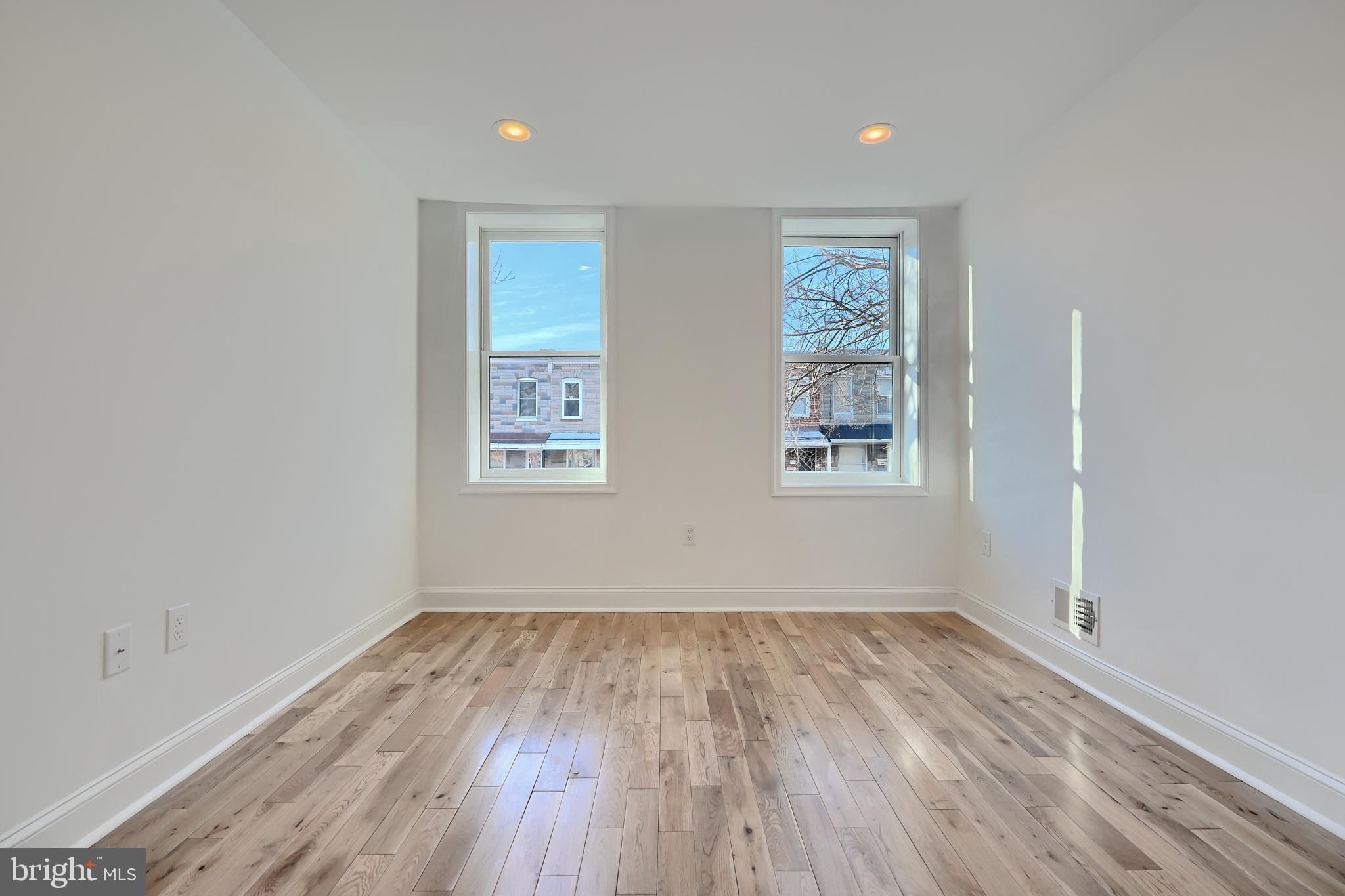 LOCUST POINT - Residential