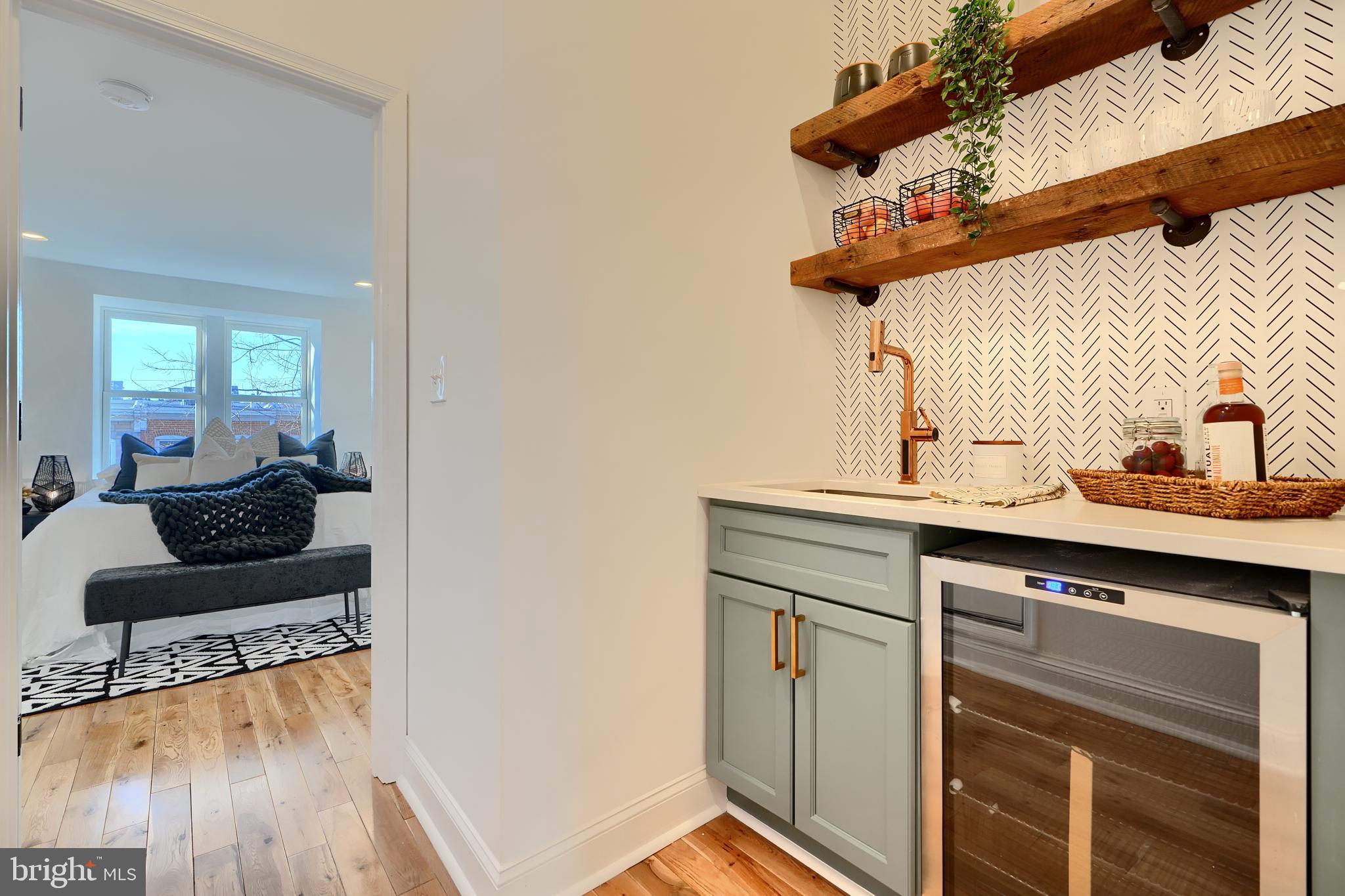 LOCUST POINT - Residential